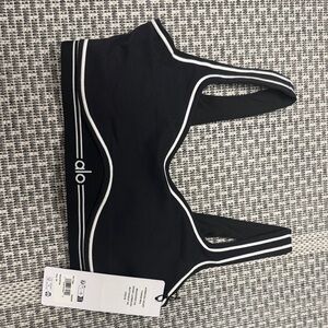 Alo Yoga Airbrush Heart Throb Bra in Black